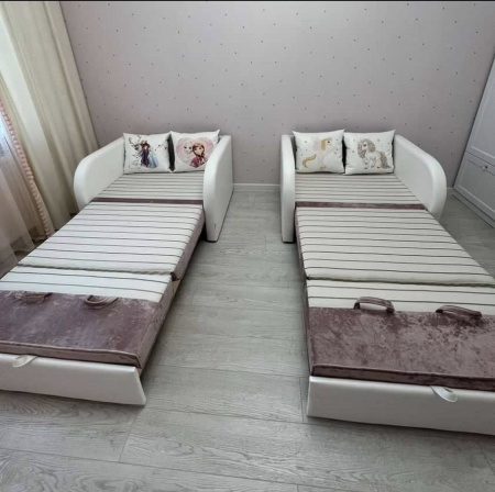 Диван раскладной Малыш Белый 1000 мм + 2 подушки с принтом